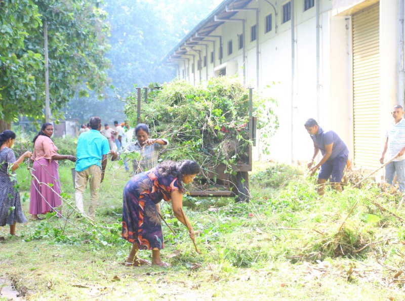 பொலன்னறுவையில் கைவிடப்பட்ட நெல் களஞ்சியசாலைகளை மீளமைக்கும் சிரமதானப்பணி